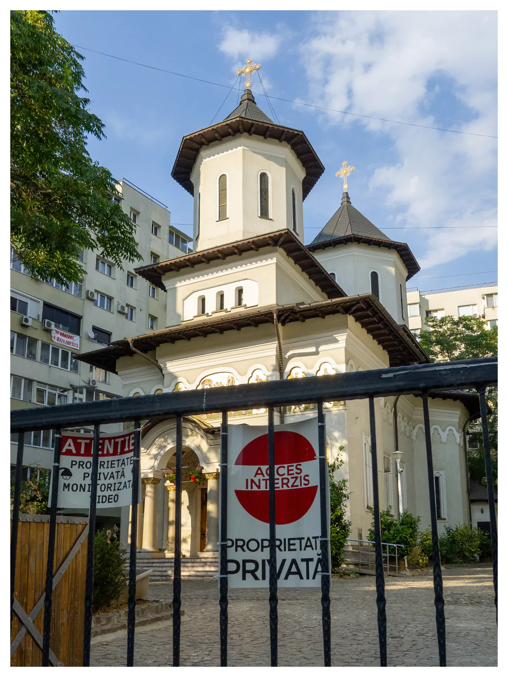 Proprietatea e furt. Casa lui Dumnezeu, supramonitorizată video