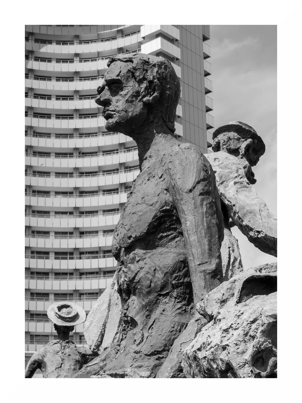 Lis și frământat. Contrast de forme, texturi și figuri