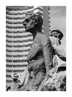 Lis și frământat. Contrast de forme, texturi și figuri