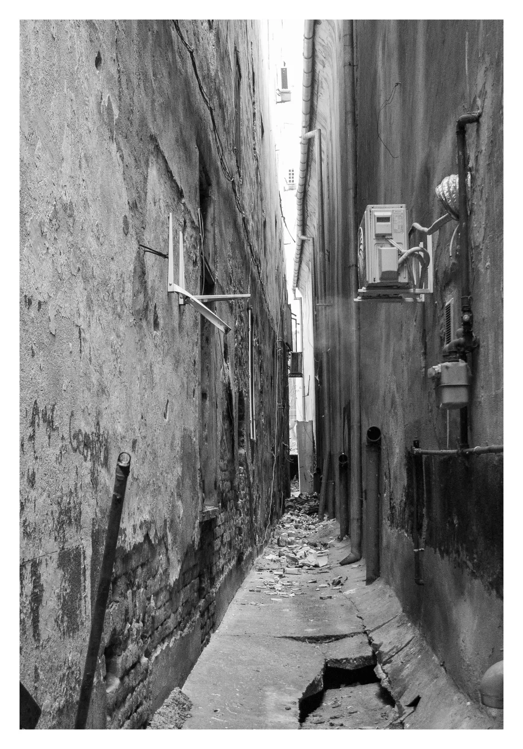 Emfizem. Aerul era gros și rece