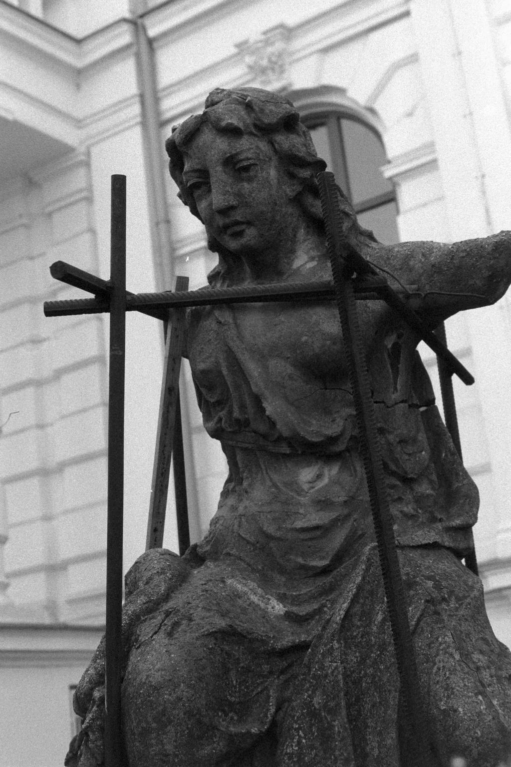 Statuie reprezentând un personaj feminin, Istoria