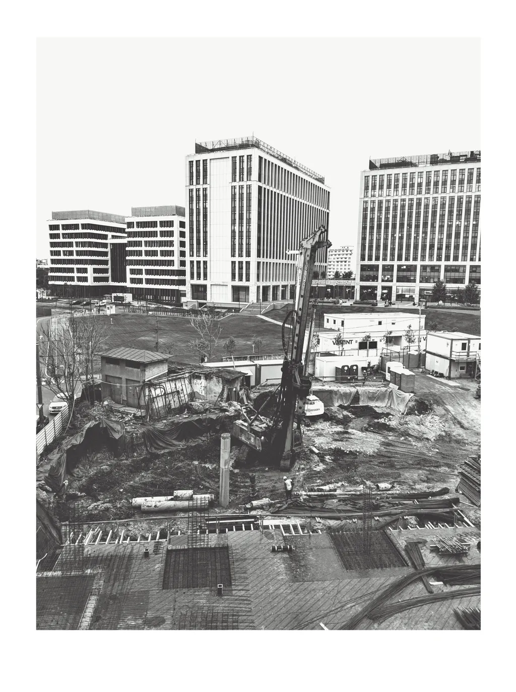 În lumea nouă bate vântul. Construcția unui bloc, în opoziție cu niște blocuri construite