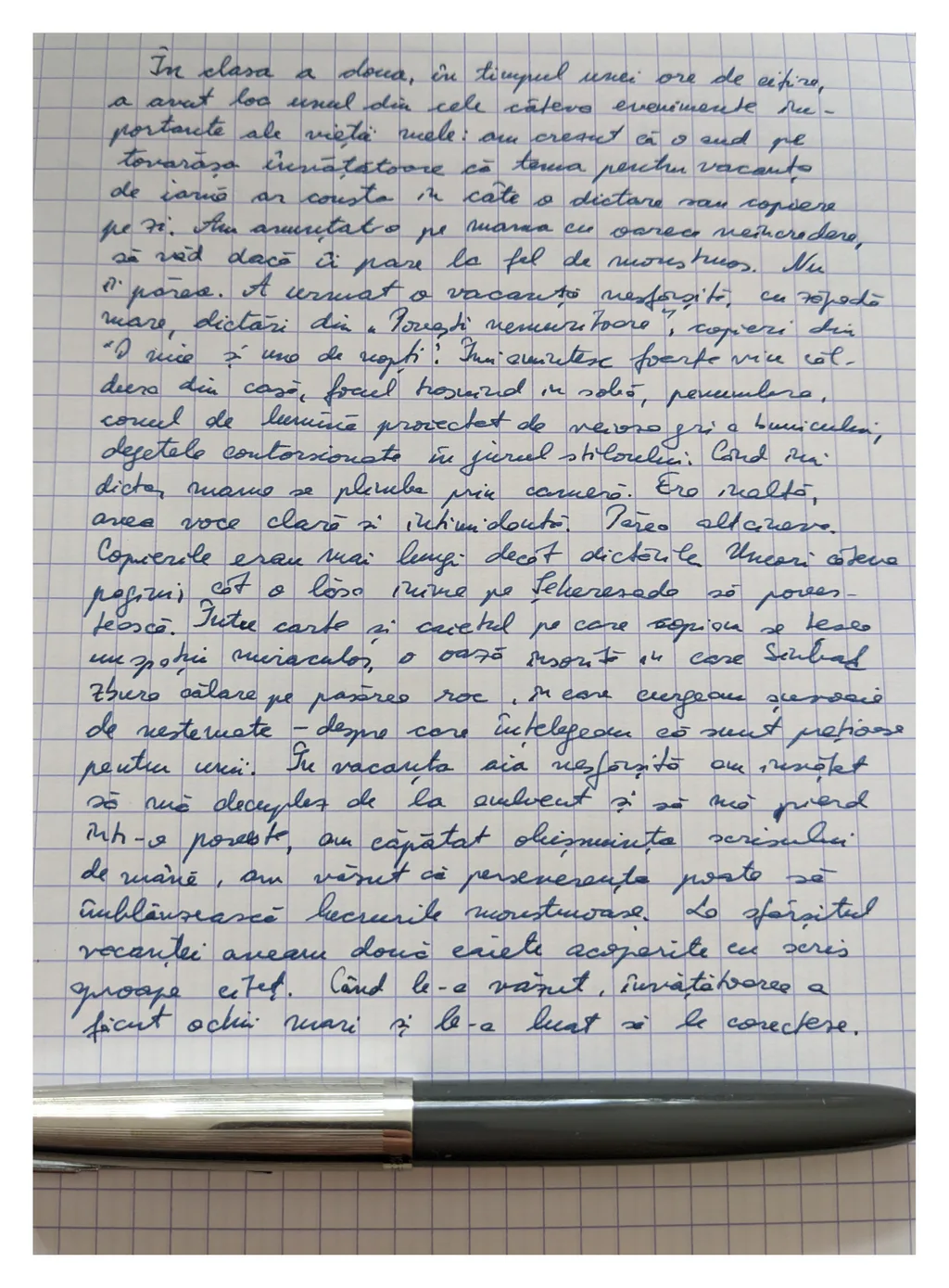 Manuscrisul textului și stiloul care l-a produs