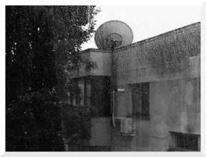 Picături de ploaie pe fereastră