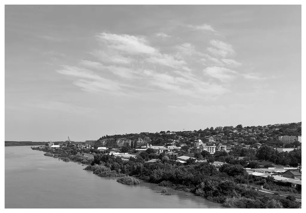 Dealul Sofia. Cernavodă. Dealul la poalele dealului s-au găsit Gânditorul și Femeia lui