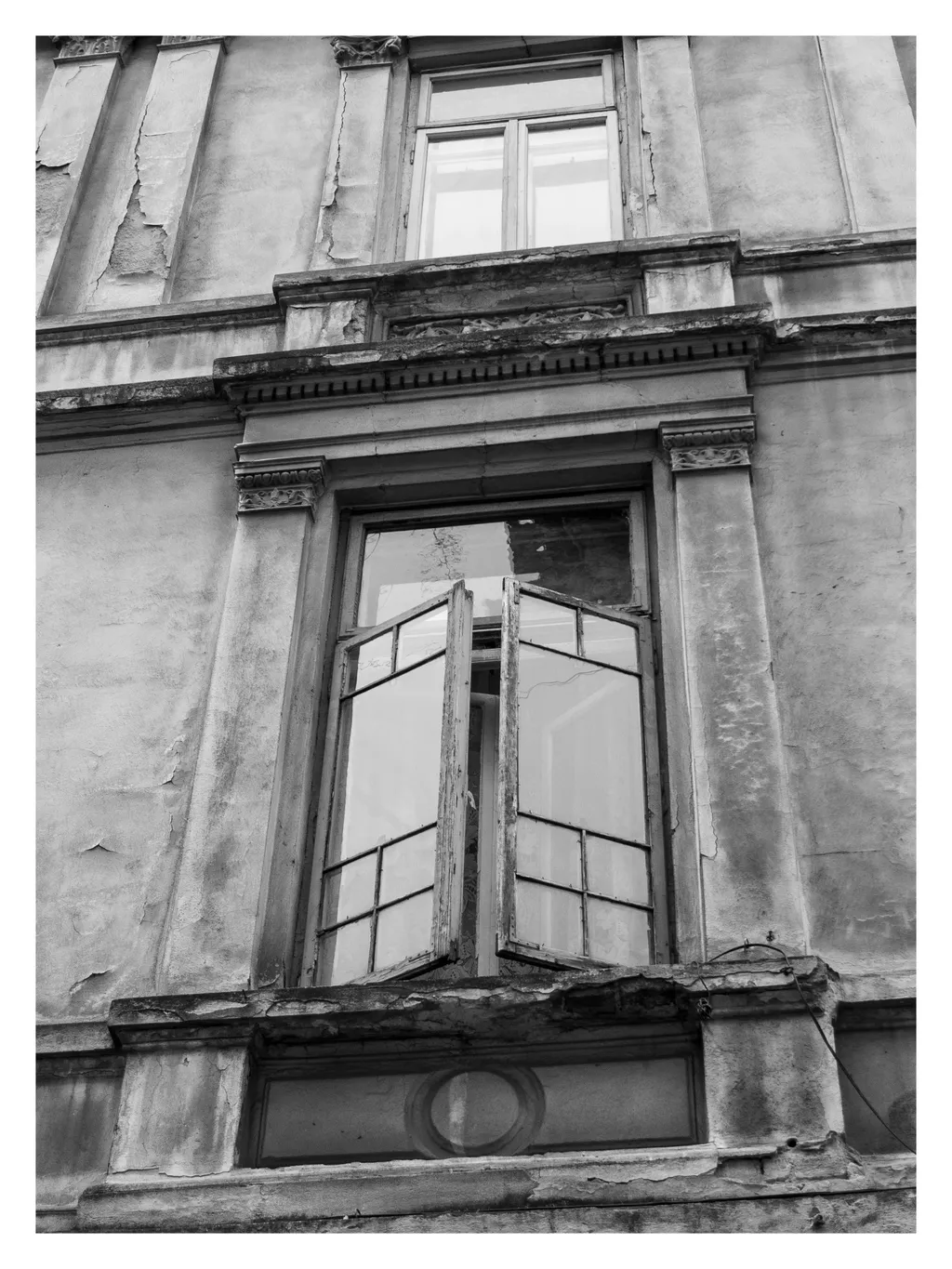 Dimineți cu ferestre deschise