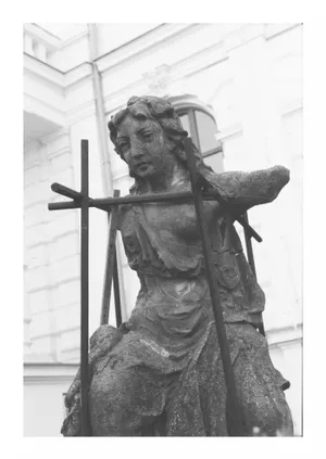 Exorcism. Statuie chinuită în fața Facultății de Teologie